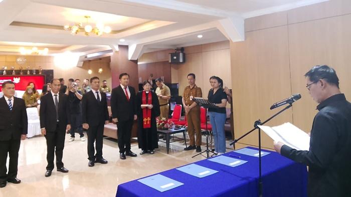 ali-Kota-Bitung-Hengky-Honandar-SE-melantik-4-pejabat-sdga.jpg