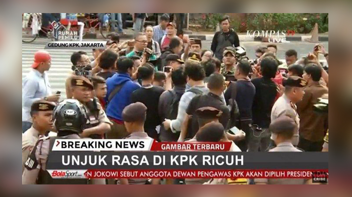 Unjuk Rasa Ricuh, Tolong Copot Kain Hitam di Logo KPK Kawan-Kawan, Teriak Orator