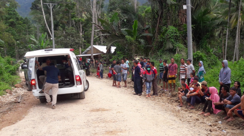 Pemkab Bolsel Kirim 5 Unit Ambulans dan Tim Medis ke Bakan