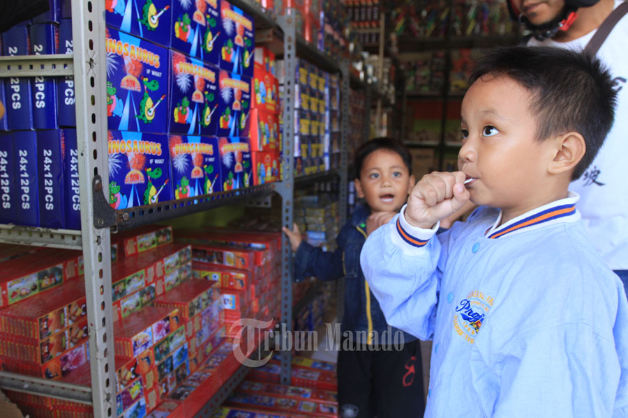 anak-di-toko-kembang-api_20151123_082607.jpg