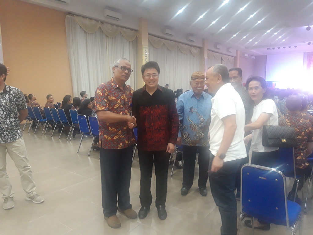 Ketua DPRD Sulut Andrei Angouw Berikan Motivasi kepada Siswa-siswi MIS