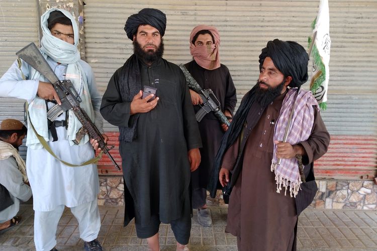 anggota-taliban-berpatroli-di-dalam-kota-fara-tttt.jpg