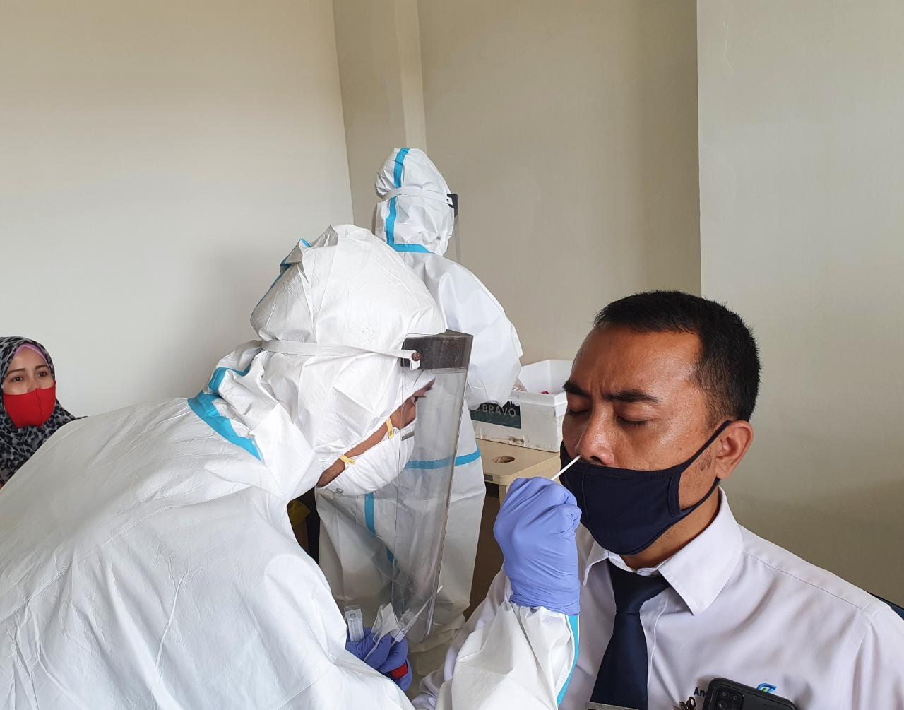 angkasa-pura-i-bandara-samrat-manado-menggelar-swab-test-pcr.jpg