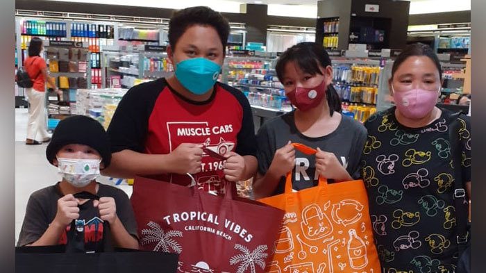 antusias-mengikuti-lomba-mewarnai-bersama-gramedia-mantos.jpg