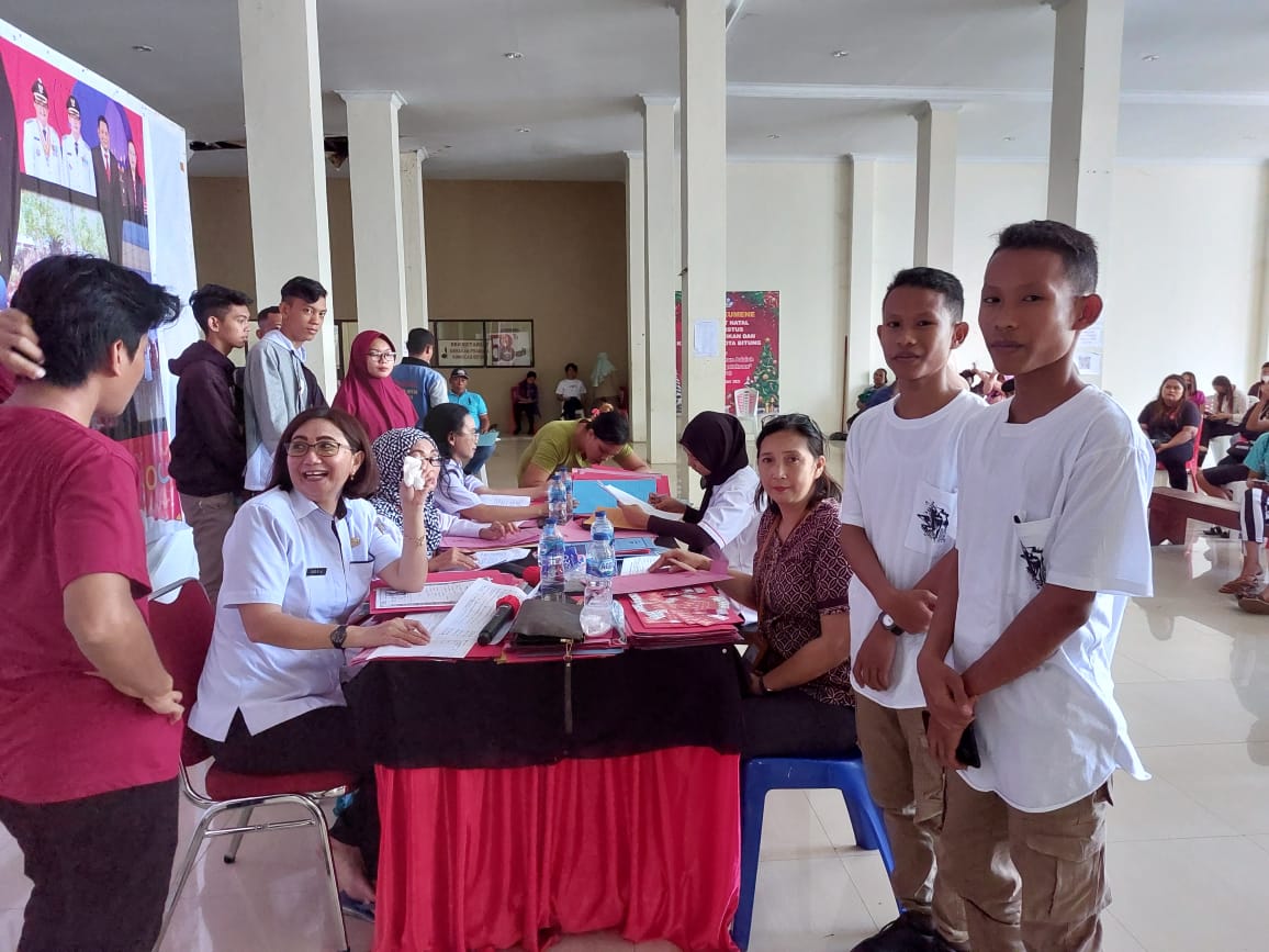 Ini yang Dilakukan Maurits Mantiri dan Hengky Honandar untuk Anak Putus Sekolah di Bitung