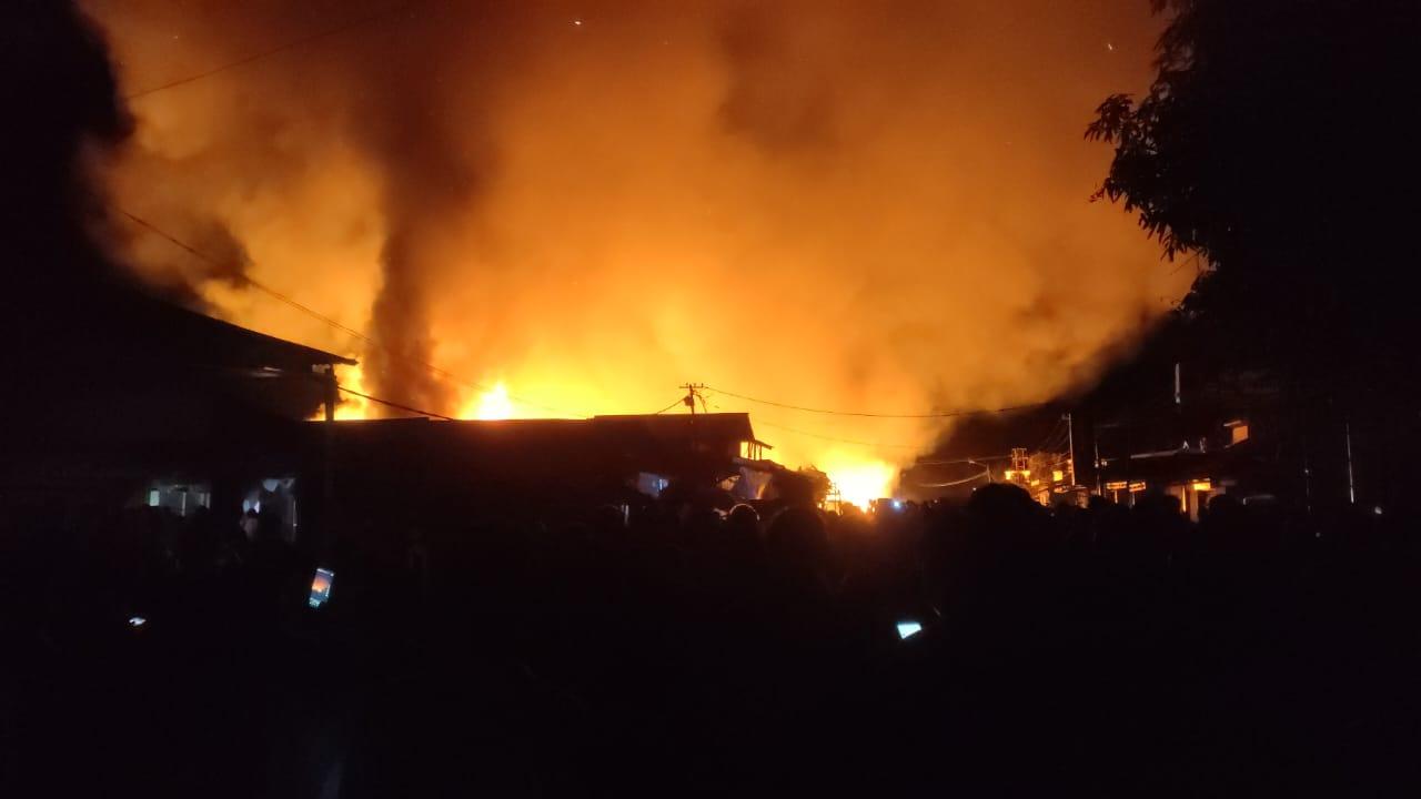 Pasar Lolak Bolmong Sulawesi Utara Terbakar, 2 Damkar Sudah di Lokasi 1 Masih Dalam Perjalanan
