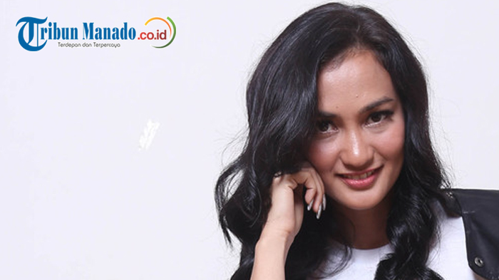 Sudahkah Atiqah Hasiholan Jenguk Ratna Sarumpaet?