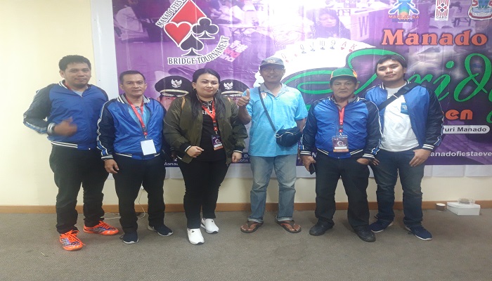 Ester Sempatkan Waktu Bertemu Keluarga Sebelum Mengikuti Bridge Tournament