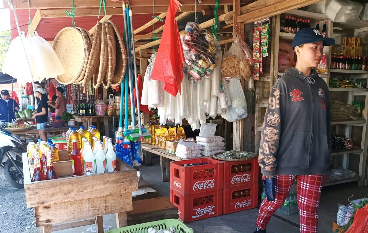 Jelang Idulfitri 2023, Harga Bahan Pokok Stabil di Pasar Tumpaan Minsel Sulawesi Utara