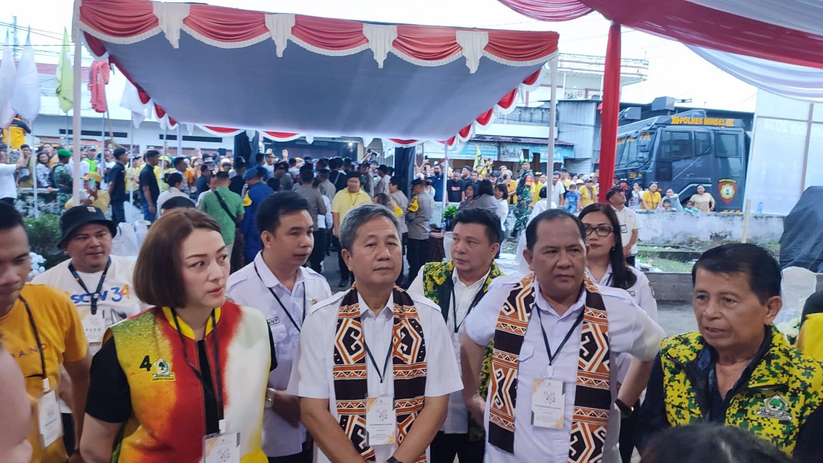 Mikha Paruntu Antar Petra Rembang dan Frede Massie Daftar Maju Pilkada Minsel 2024 di KPU