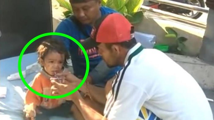 Ditemukan di Parit Pascagempa Palu Balita Ini Akhirnya Bertemu Keluarganya