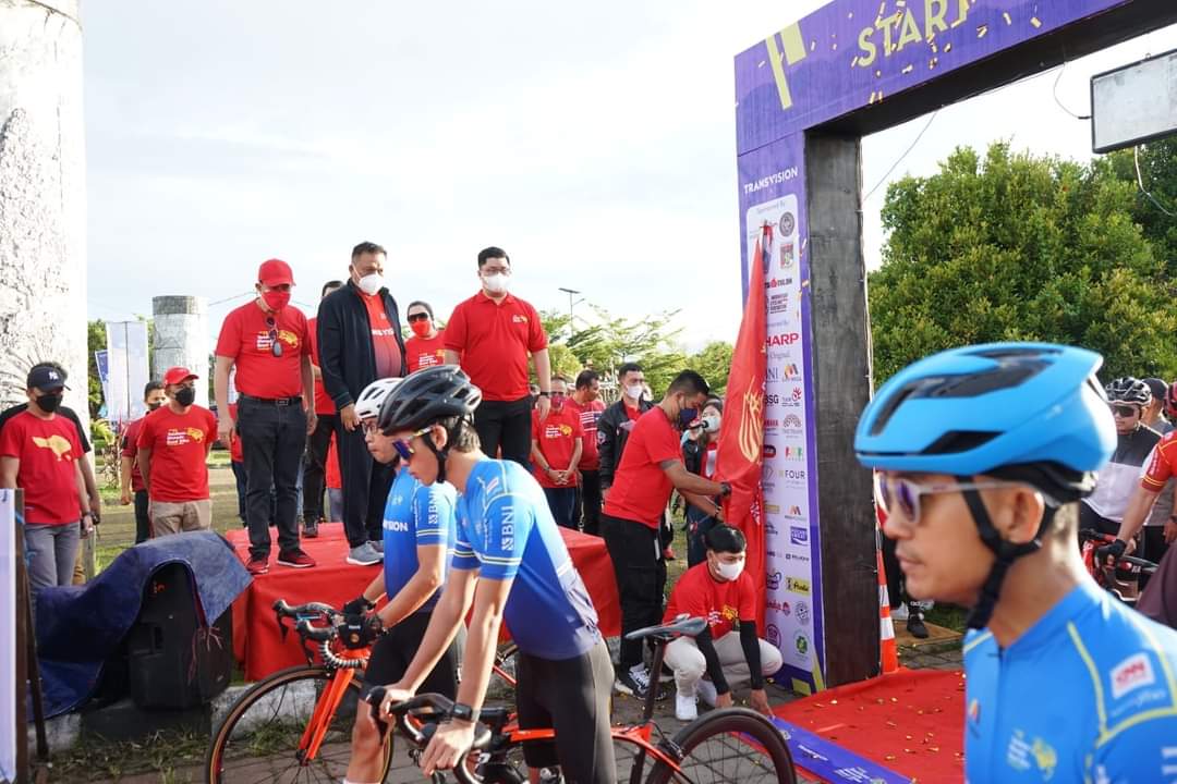 bangkitkan-sport-tourism-bupati-minahasa-hadiri-the-tx-tondano-manado-road-bike-challenge-2021.jpg