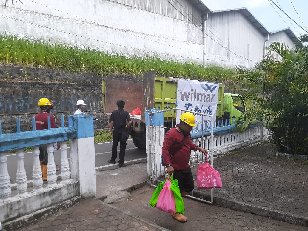 Warga Pertanyakan Paket Bantuan Perusahaan Ini