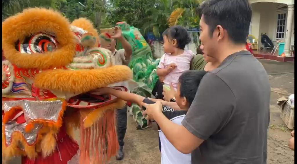 Jelang Cap Go Meh di Bitung, Lima Barongsai Datangi Rumah Umat
