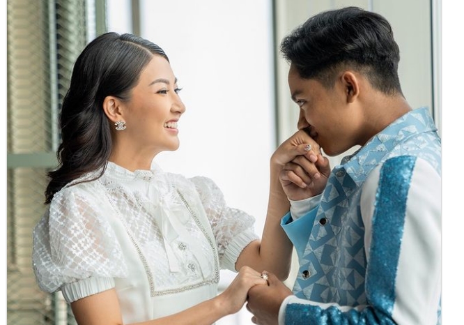 betrand-peto-cium-tangan-sarwendah.jpg