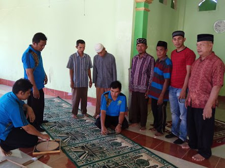 bimas-islam-bolsel-kalibrasi-arah-kiblat-masjid-al-ikhlas-desa-dudepo_20180406_121625.jpg