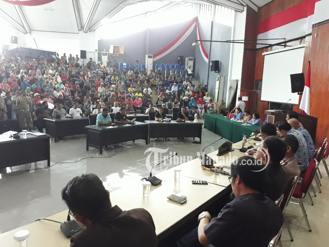 4 Hari tak Berjualan, Pedagang Pasar Winenet Datangi Kantor DPRD Bitung