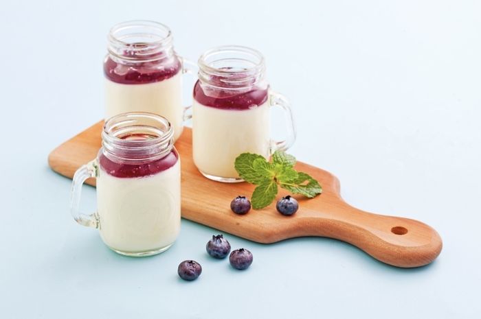 blueberry-and-cheese-panna-cotta.jpg