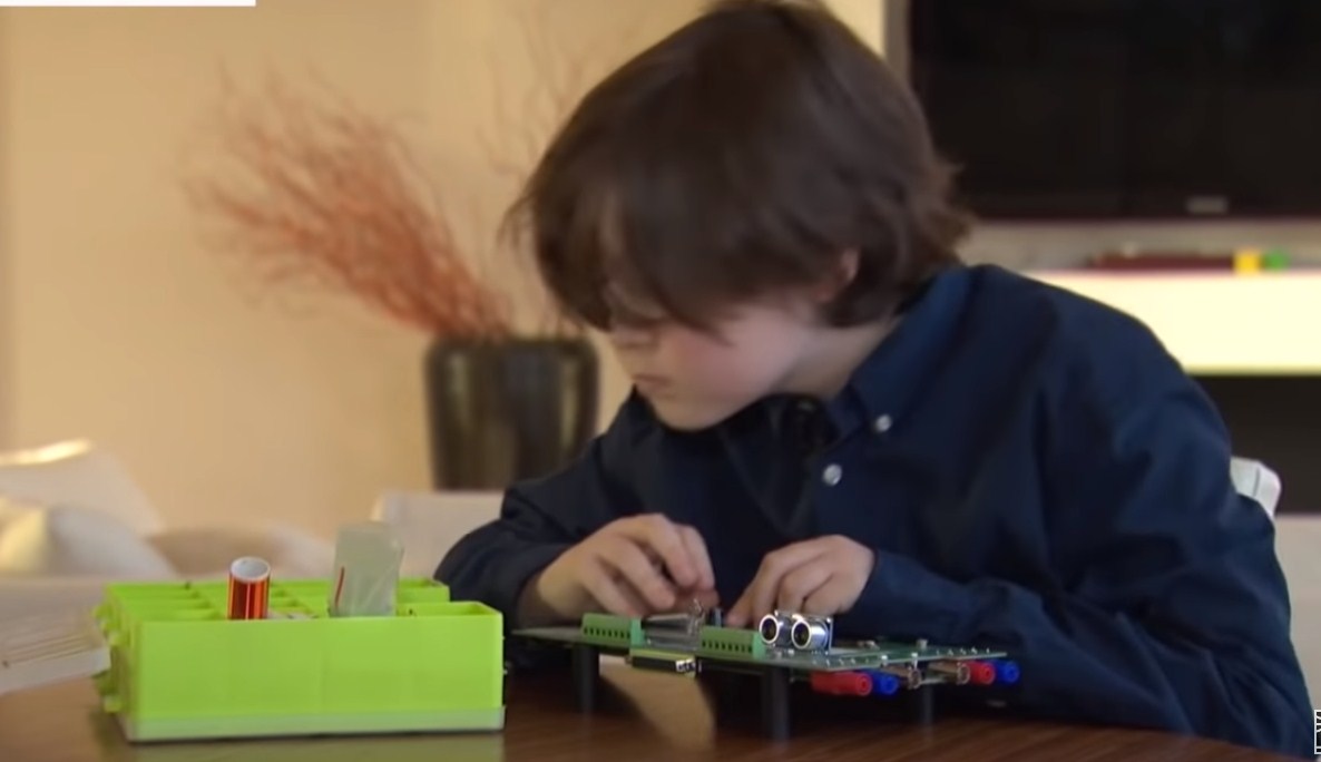 Tanggal Wisuda Tak Sesuai, Bocah 9 Tahun Calon Sarjana Termuda di Dunia keluar dari Universitas