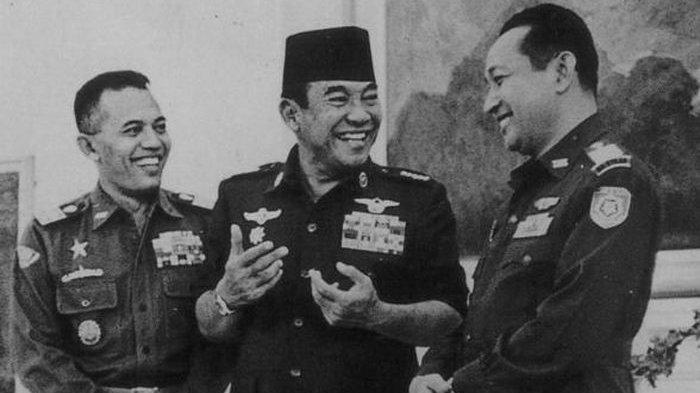 bung-karno-diapit-dua-jenderal-angkatan-darat-ah-nasution-kiri.jpg