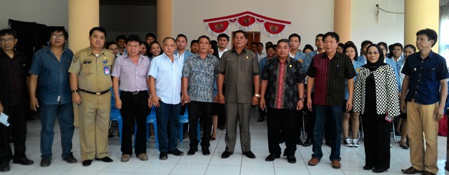 bupati-bolmong-terima-mahasiswa-kknt_20150730_184824.jpg