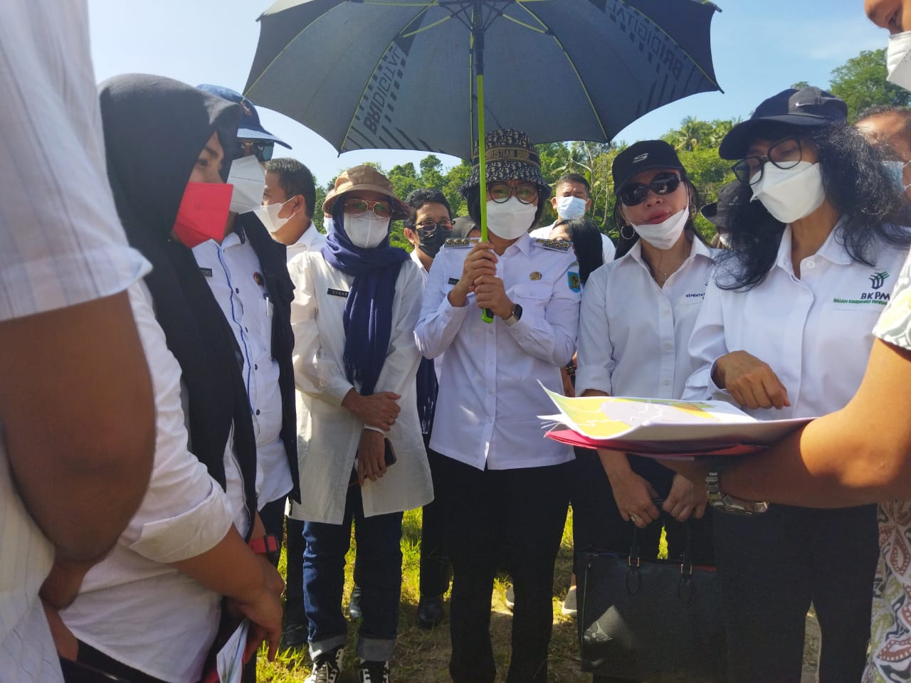 bupati-bolmong-yasti-soepredjo-mokoagow-mendampingi-tim-kementerian-investasibkpm.jpg