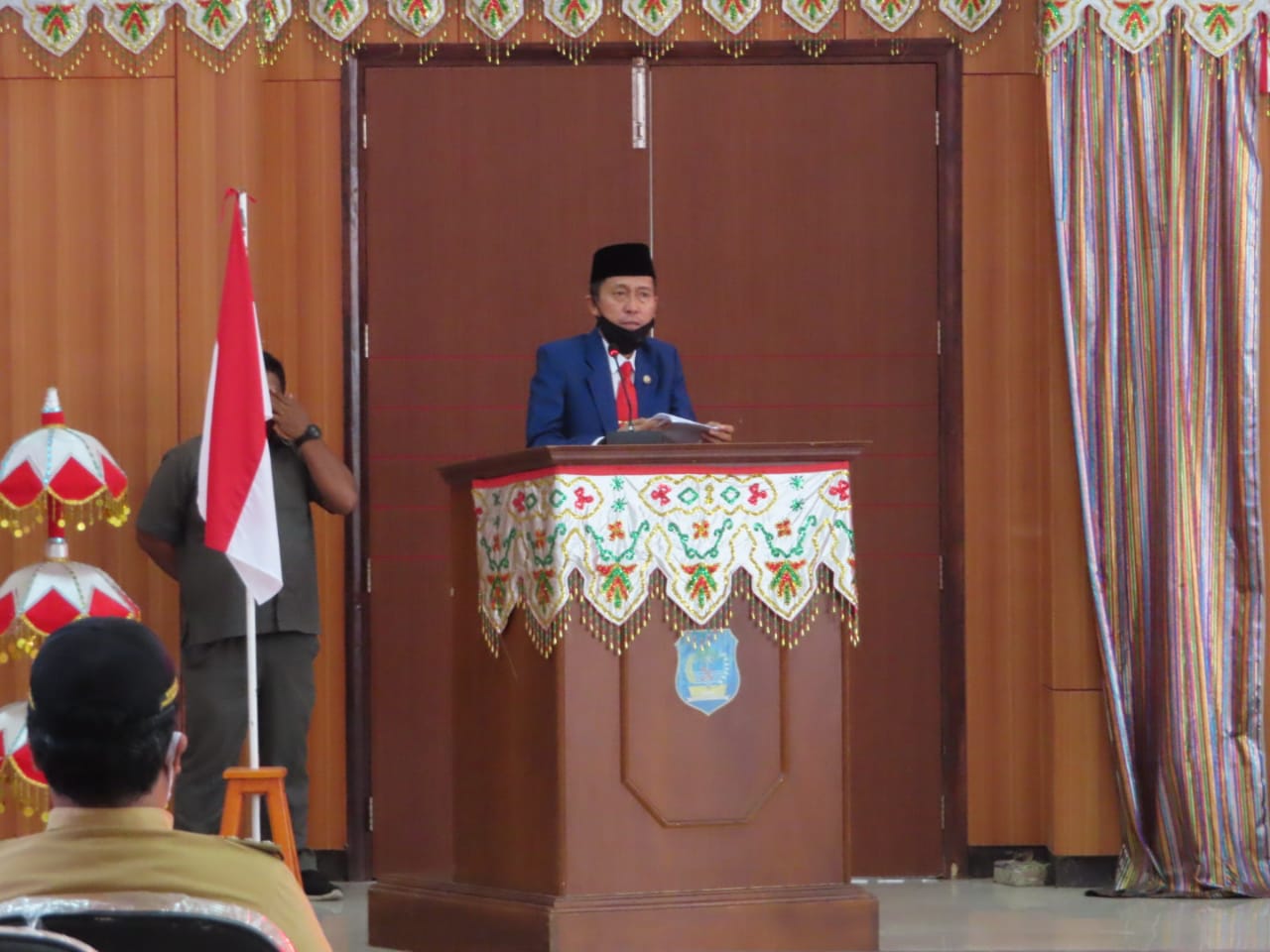 bupati-bolsel-haji-iskandar-kamaru-ketika-membawakan-sambutan-belum-lama-ini.jpg