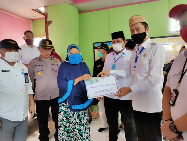 5 Desa di Kecamatan Posigadan Terima Bantuan Langsung Tunai dari Dandes Tahap II dan III