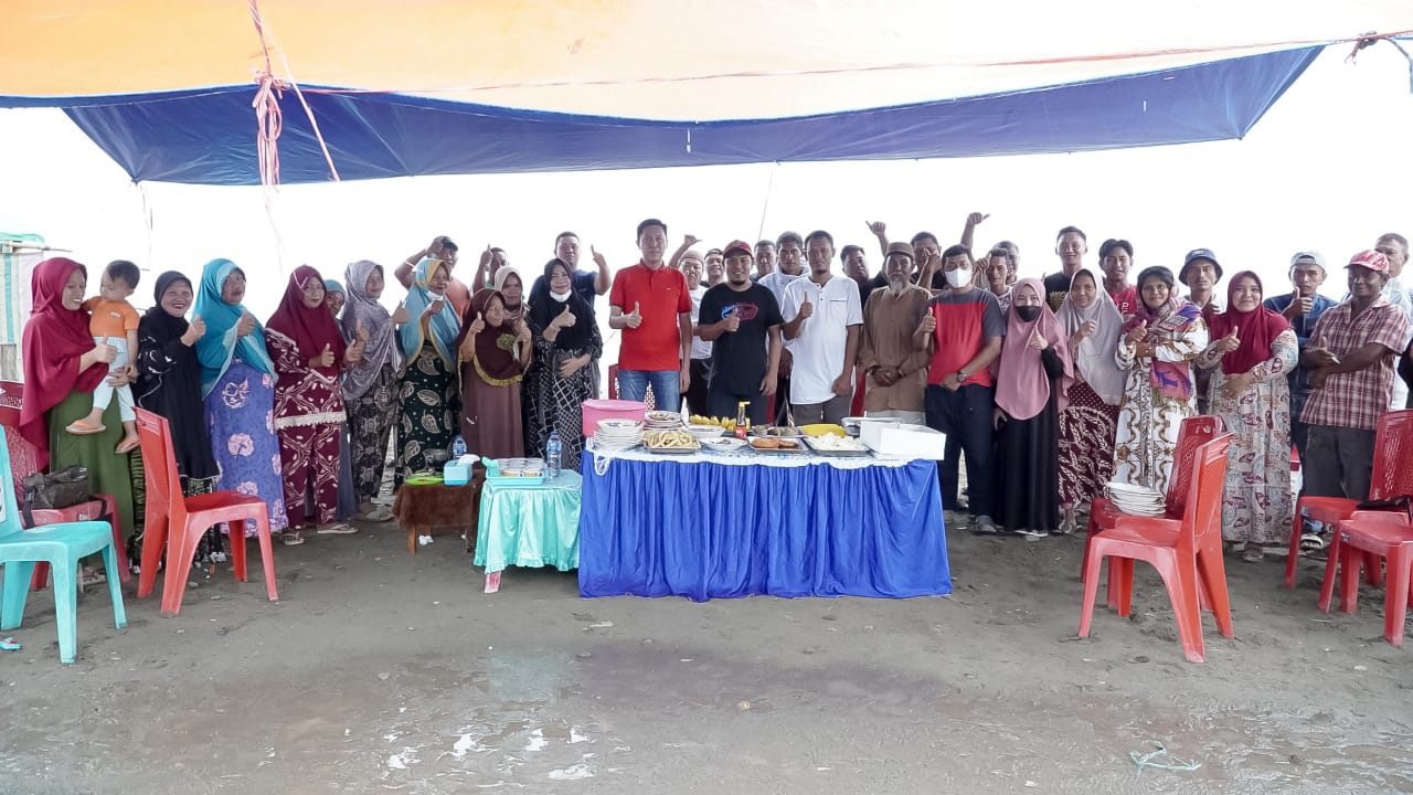 bupati-melakukan-silaturahmi-dan-bersantap-hidangan-non-beras-bersama-warga-desa-pintadiagjjhj.jpg