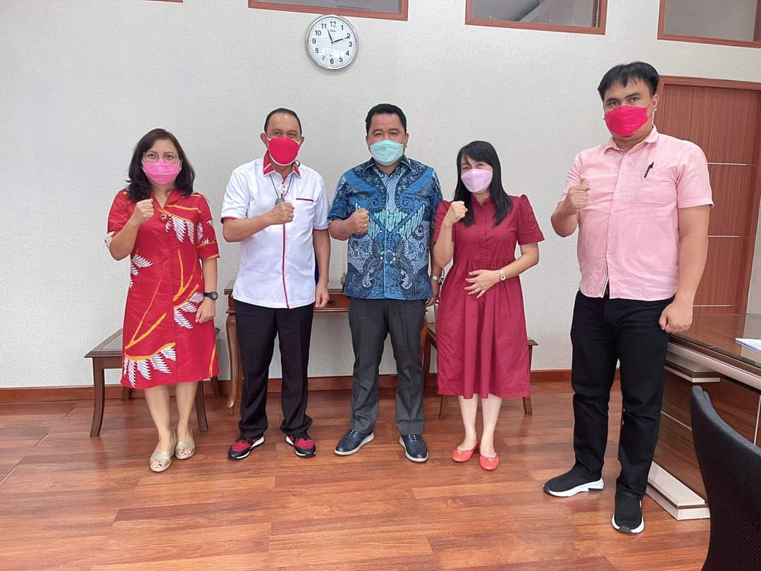 bupati-minahasa-dr-ir-royke-octavian-roring-didampingi-direktur-rsud-dr-sam-ratulangi.jpg