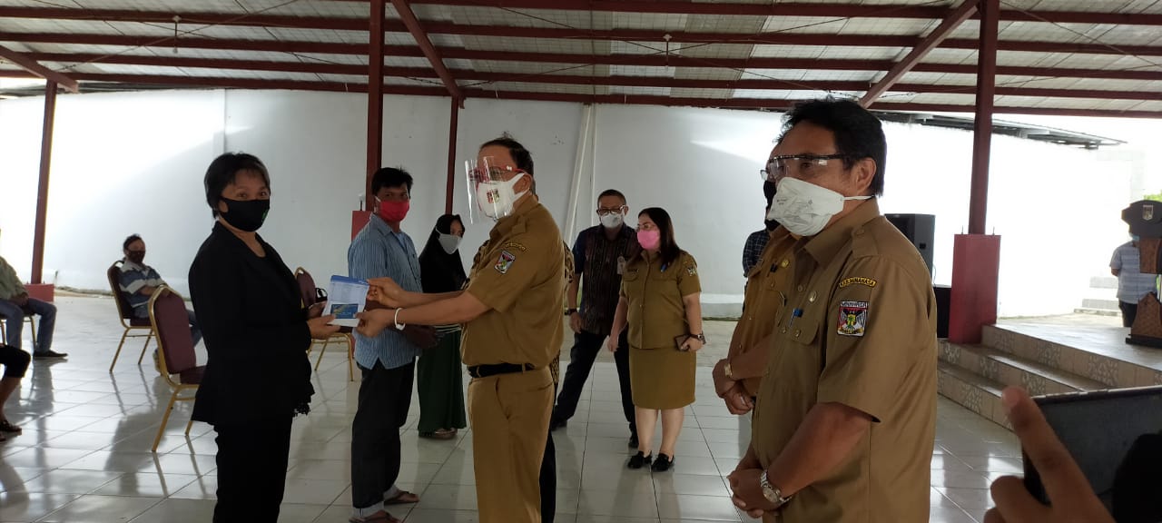 Bupati ROR Serahkan 2.130 Program Bantuan Presiden Produktif untuk UMKM di Minahasa