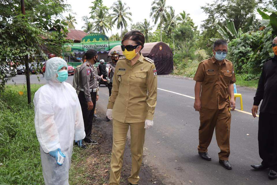 bupati-minsel-pantau-posko-covid-19.jpg
