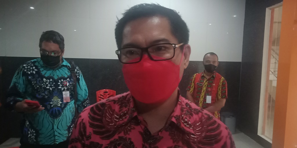 bupati-minut-joune-ganda-menyesalkan-aksi-sejumlah-oknum-yang-membuat-onar-di-desa-laikit.jpg