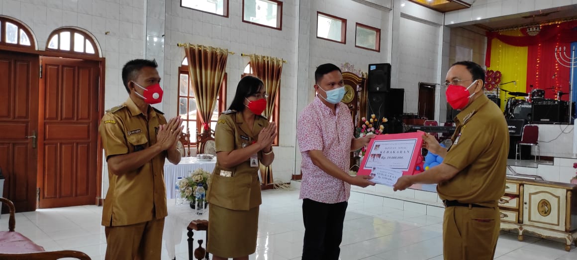 Bupati ROR Serahkan Bantuan Kebakaran, Kepada Pihak GPDI Karmel Karumenga Langowan