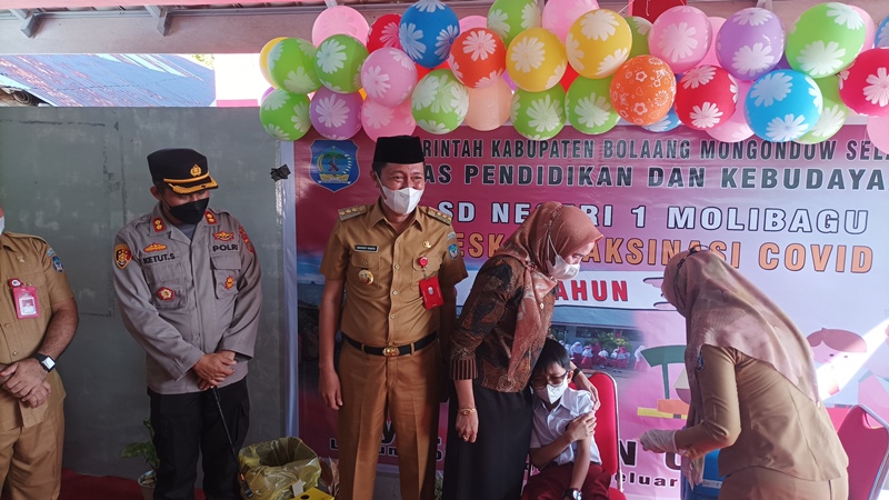 bupati-saat-membuka-kegiatan-launching-vaksin-usia-6-11-tahunfhhfgh67hg.jpg