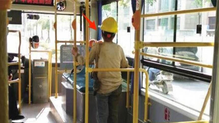 Bajunya Kotor, Wanita Pekerja Konstruksi Ini Tak Mau Duduk, Jawaban Pengemudi Bus Menyentuh Hati