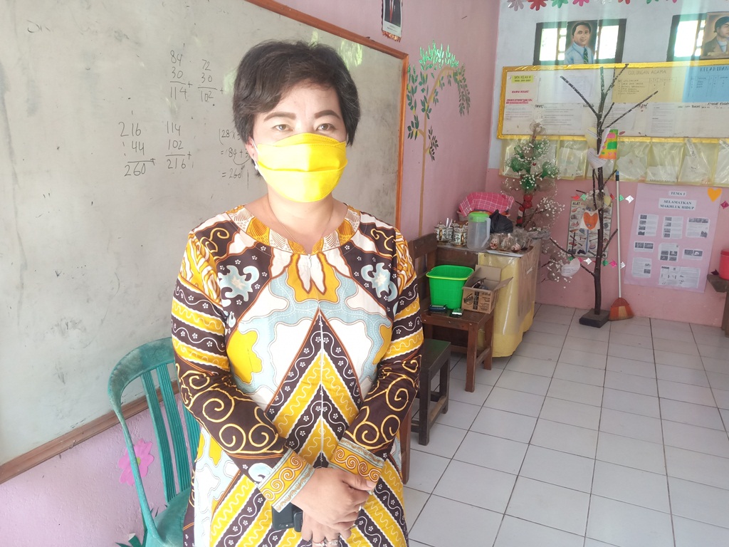 Camat Tareran Fibry Tumiwa SE, Tegas Dalam Tugas