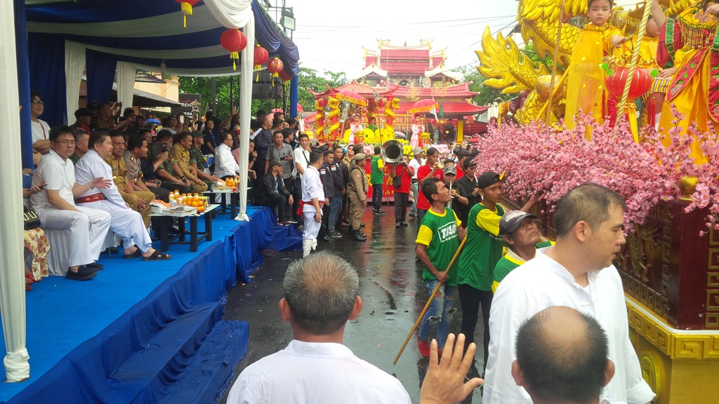 Prosesi Cap Go Meh di Manado, “Awas Ada Kabasaran, Dorang Bairis!”