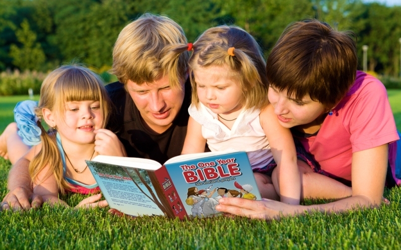 cara-mengajarkan-anak-firman-tuhan-687568.jpg
