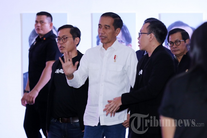 ceo-buklapak-berjalan-bersama-presiden-jokowi.jpg