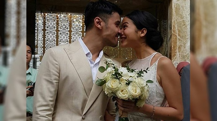 WOW! Gak Nyangka, Ternyata 5 Artis ini Pernah Jatuh ke Pelukan Chicco Jerikho