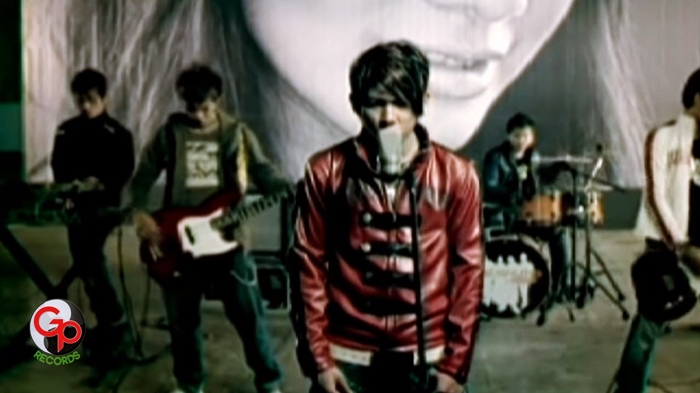 Kunci Gitar Five Minutes - Bertahan