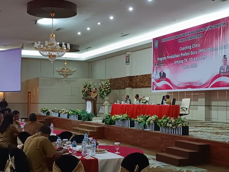 Buka Coaching Clinic Program PPG, Limi Mokodompit Harap Kualitas Guru di Bolmong Semakin Meningkat
