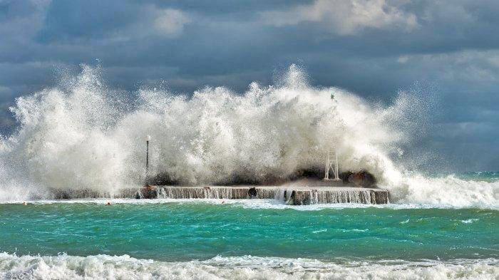 Peringatan Dini BMKG Sabtu 31 Agustus: Wilayah yang Berpotensi Hujan Lebat Hingga Gelombang Tinggi
