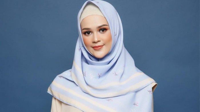 cut-meyriska-mantap-berhijab-di-tahun-2019-w463478.jpg