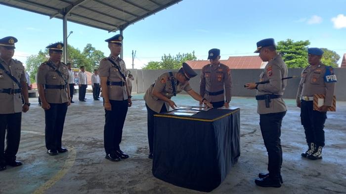 daftar-nama-dua-Kasat-dan-dua-Kapolsek-yang-menerima-jabatan-baru-di-Polres-Bitung.jpg