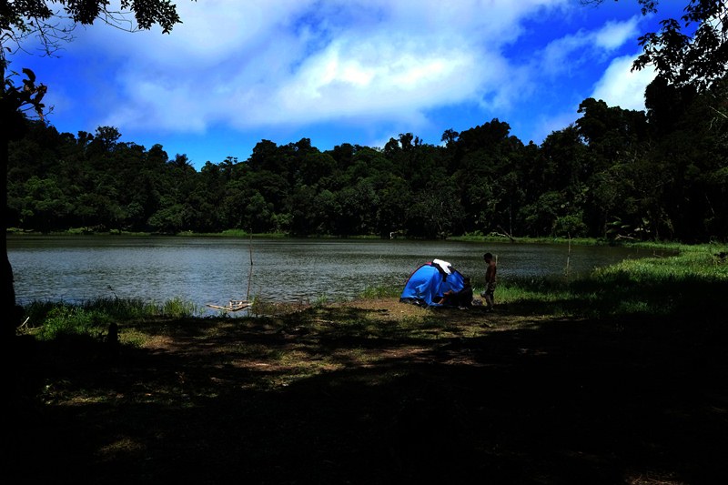 Indahnya Panorama Danau Tampusu di Atas Gunung Tampusu