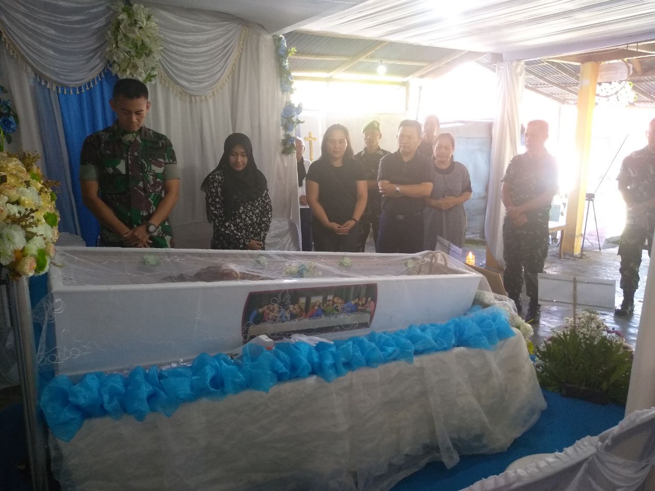 Dandim 1302/Minahasa Melayat Kerumah Duka Orangtua Mantan Dandim