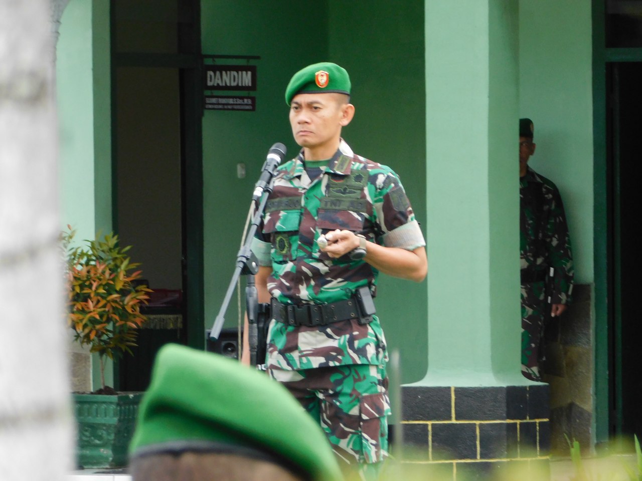 dandim-bacakan-amanat-panglima-tni-pada-upacara-17-an.jpg