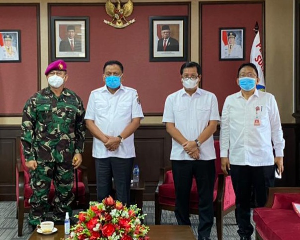 Kolonel Marinir I Wayan Ariwijaya Berkenalan Dengan Olly Dondokambey